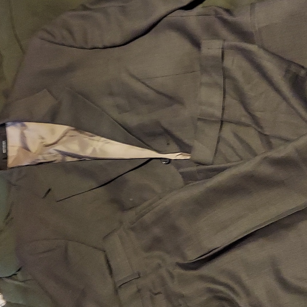 Dope summer time suit by hugo boss. 100 % virgin wool